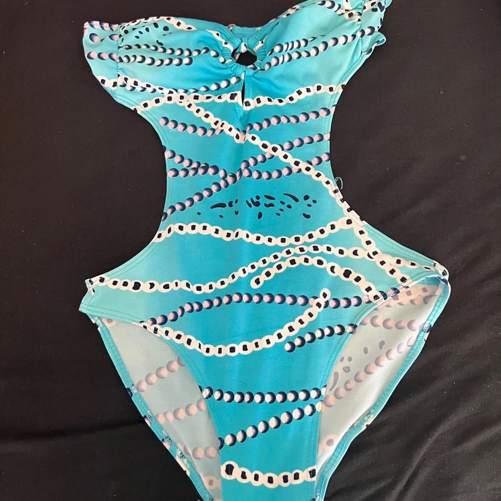 Bathing suit - Picture 1 of 3